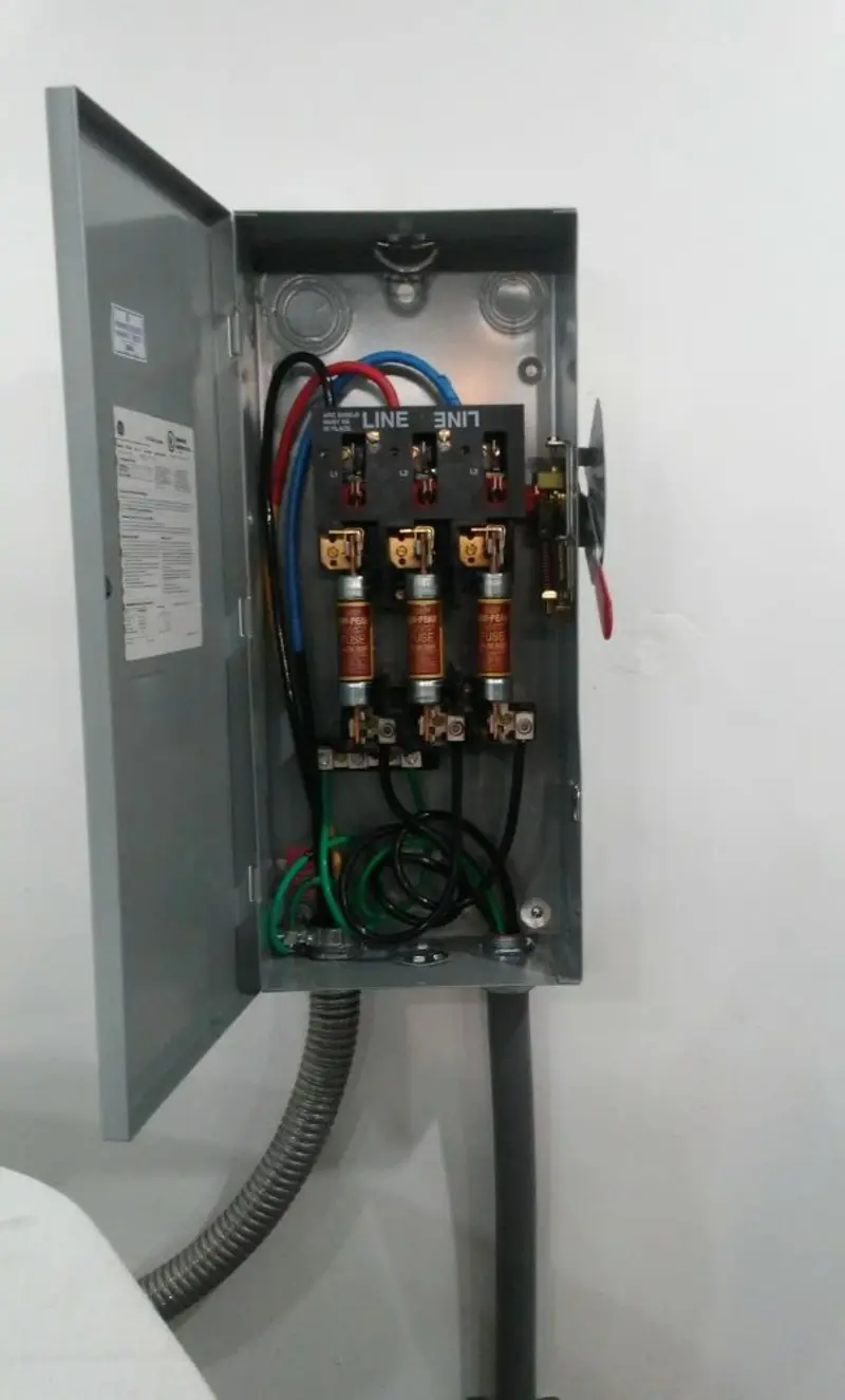 Three-phase disconnect switch installed for Smoke Detector Installation in Round Lake